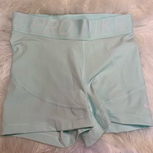 💛 Nike Pros - NWOT! Perfect for Cheer!